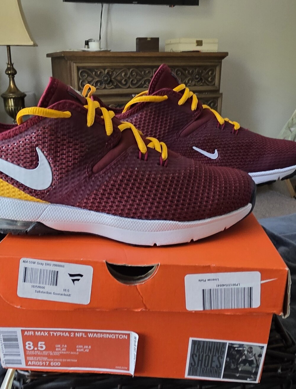 Nike Air Max Typha 2 NFL Washington Men's Size 8.5 Brand New In Box AR0517-600